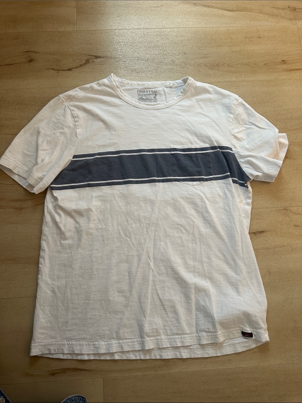 Faherty Sunwashed Pocket Tee - Picture 2 of 4
